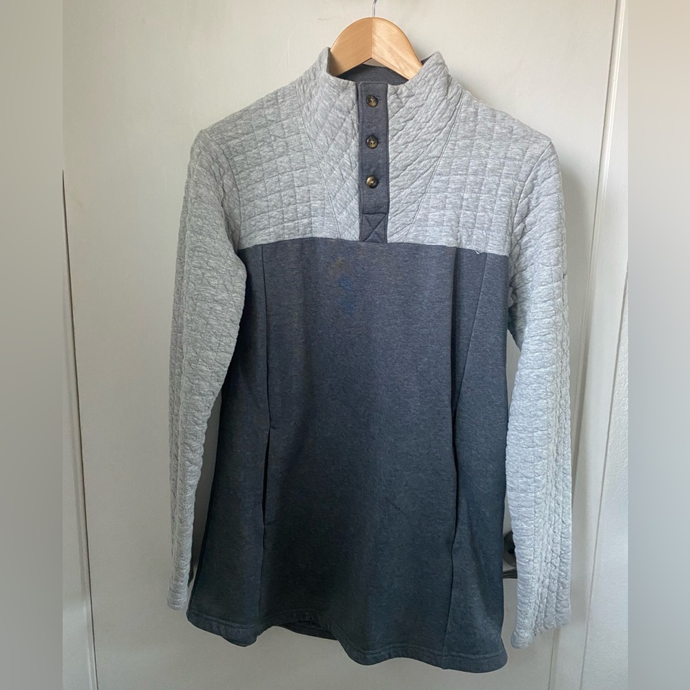 Columbia Women’s Gray Quilted Pullover with Button Detail (size medium)